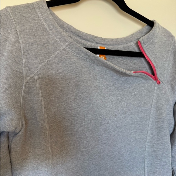 Lucy Grey Sweatshirt with Kangaroo Pocket and Pink Zipper at the Neck in Size M - Picture 3 of 8